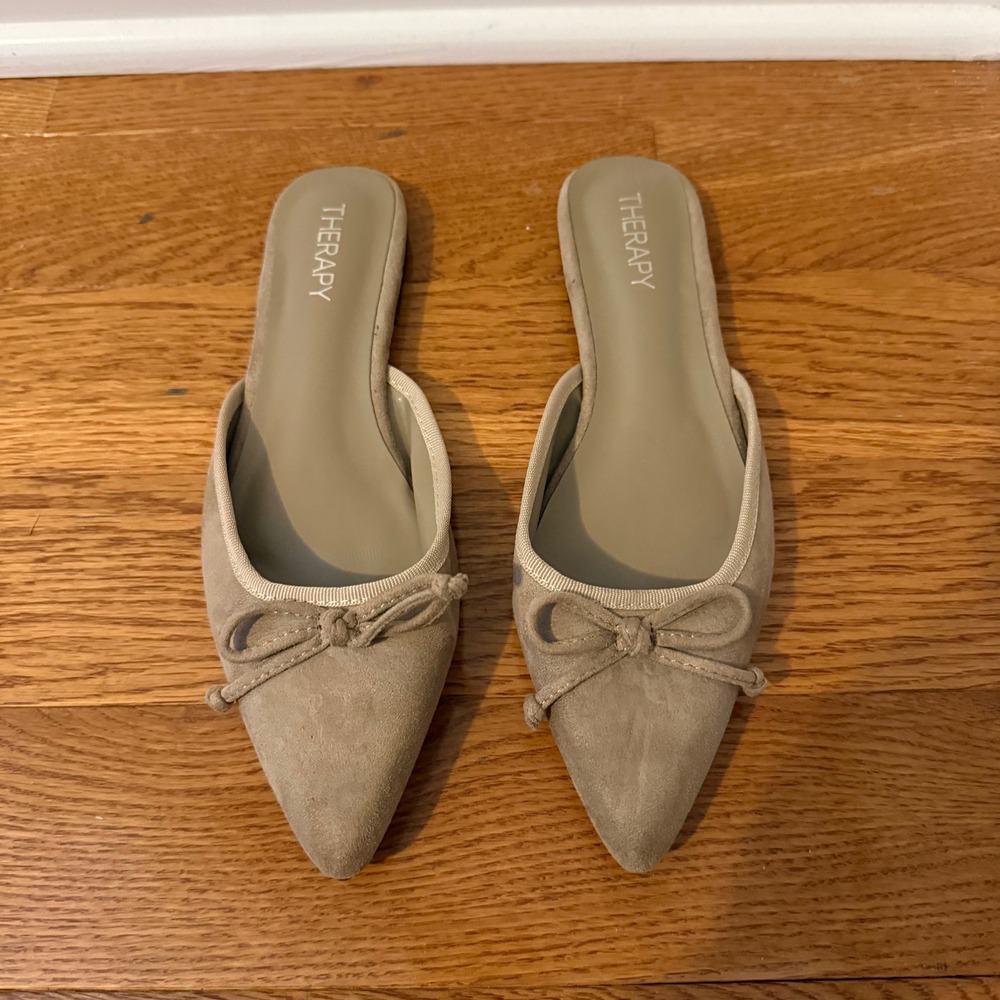 Therapy Levi Pointed Toe Mules Taupe Tan Faux Suede Bow Flat Slides Womens 7